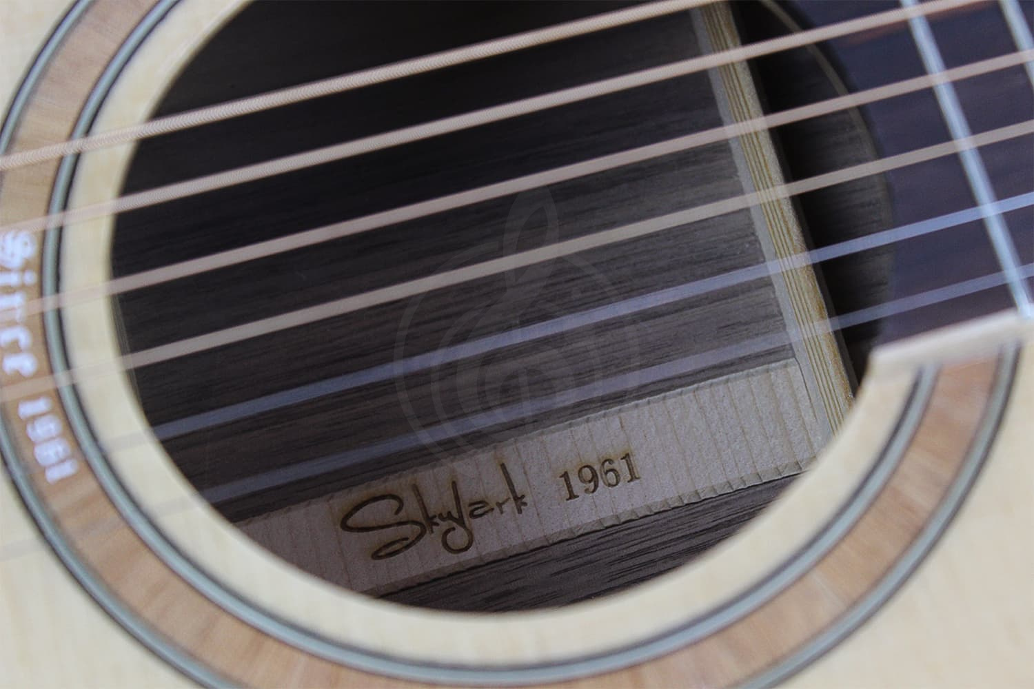 Акустическая гитара  - фото 5